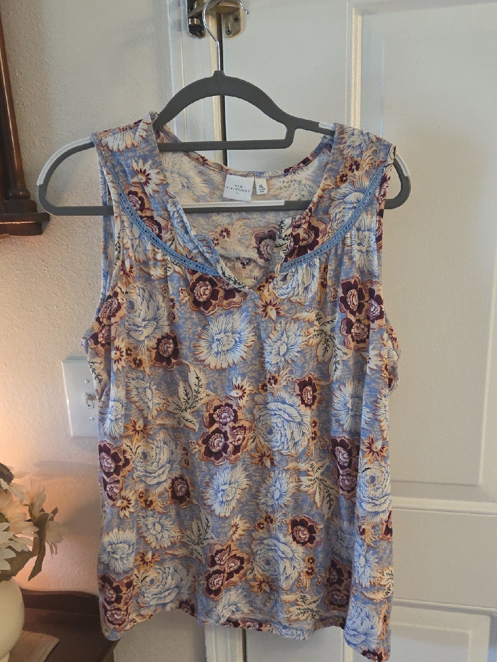 new directions Blue Floral Sleeveless Camisole with Burgundy Accents Sz XL